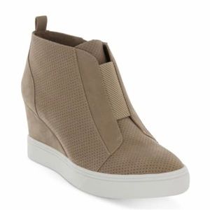🌺MIA Wedge Sneakers🌺